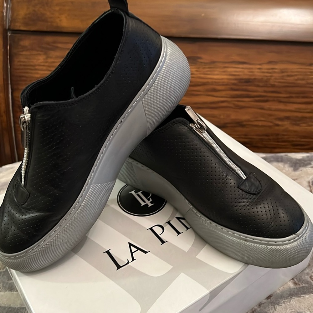 La Pinta black leather shoesGreat condition Zipper on top.Size 36Made in Turkey